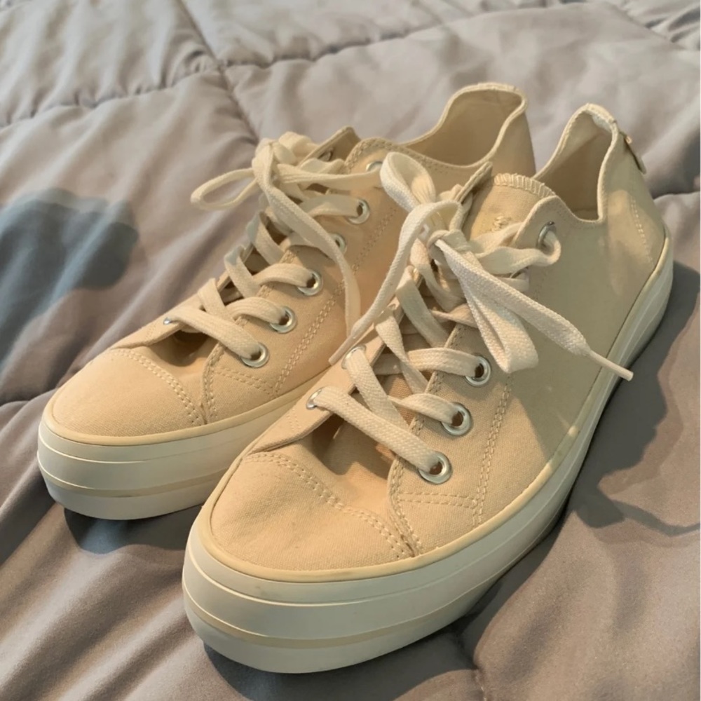Gap shoes